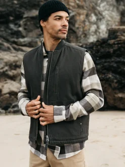 New Finisterre Men's Berings Vest Raven
