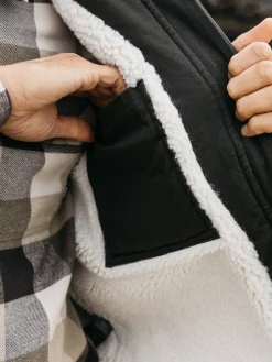 New Finisterre Men's Berings Vest Raven