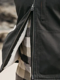 New Finisterre Men's Berings Vest Raven