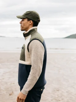 Store Finisterre Men's Bolster Fleece Vest Oatmeal/Navy