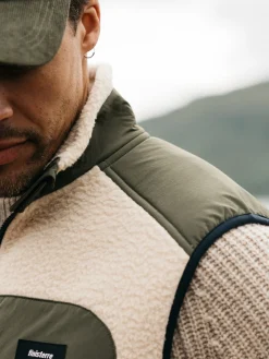 Store Finisterre Men's Bolster Fleece Vest Oatmeal/Navy