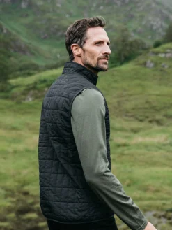 Store Finisterre Men's Firecrest Insulated Vest Black