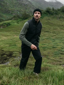 Store Finisterre Men's Firecrest Insulated Vest Black