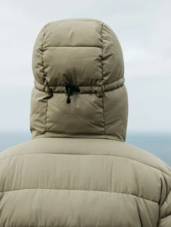 Store Finisterre Men's Nebulas Insulated Jacket WillowGreen