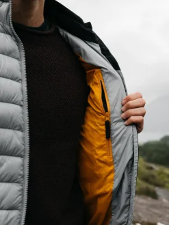Hot Finisterre Men's Nimbus Insulated Vest Whale