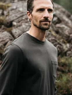 Cheap Finisterre Men's Orca Recycled Pocket Long Sleeve T-Shirt RavenBlack
