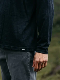New Finisterre Men's Seeker Merino Long Sleeve T-Shirt Navy