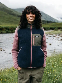 Sale Finisterre Women's Bolster Fleece Vest Navy/Olive