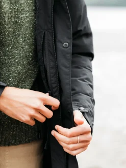 Fashion Finisterre Women's Caelus Waterproof Parka Black