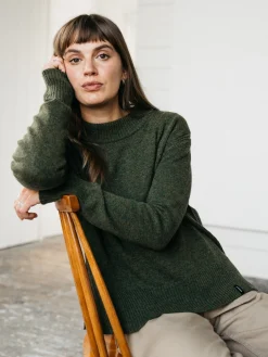 Store Finisterre Women's Cavan Ribbed Knit Sweater Olive