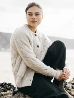 Hot Finisterre Women's Ennis Cable Knit Cardigan Oatmeal