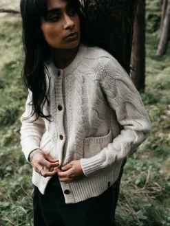 Hot Finisterre Women's Ennis Cable Knit Cardigan Oatmeal