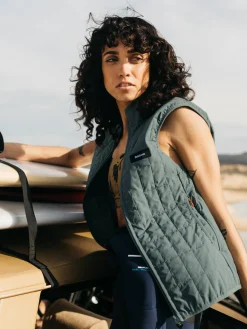 Fashion Finisterre Women's Firecrest Insulated Vest DeepSea