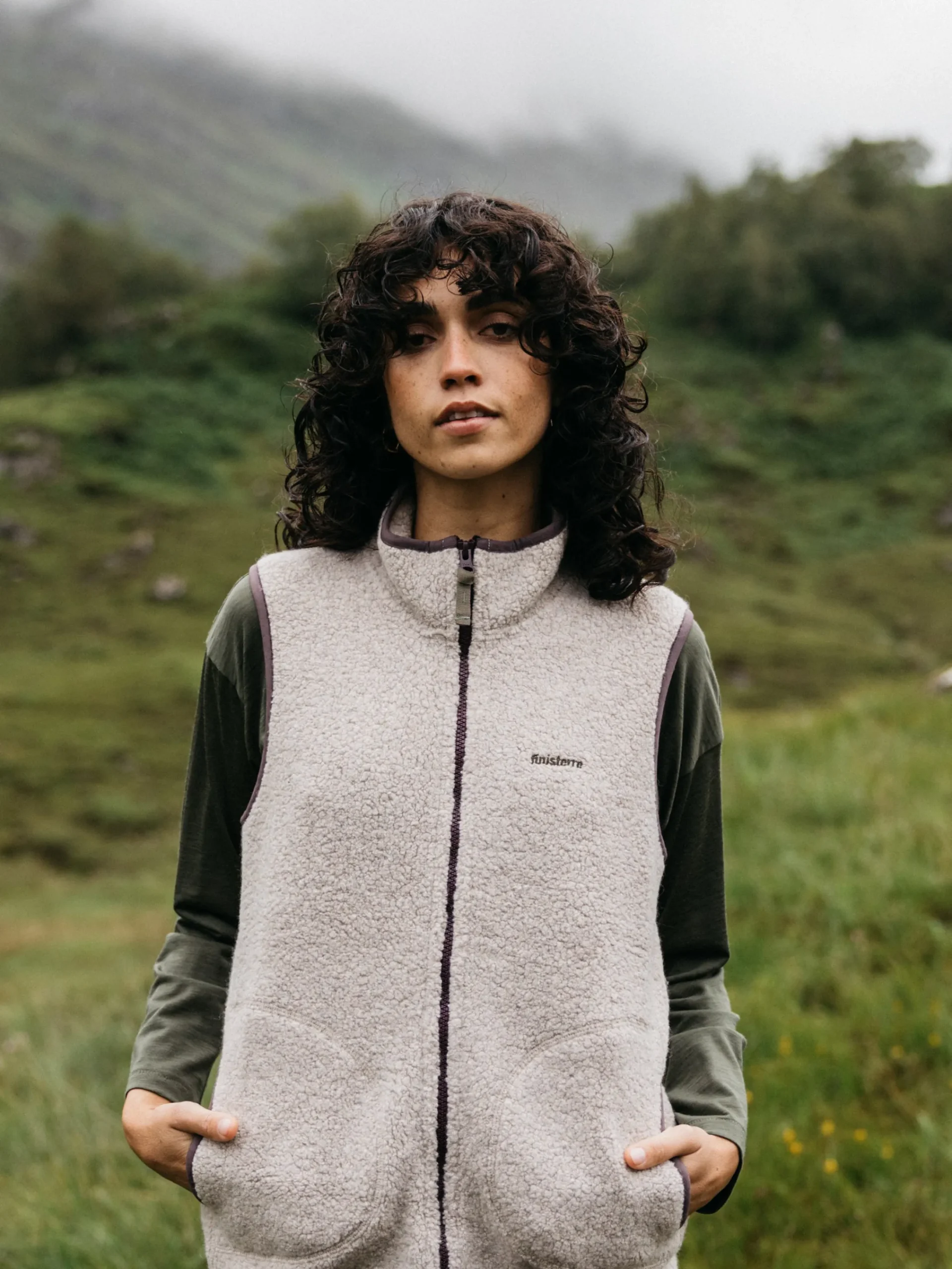 Fashion Finisterre Women's Hegen Wool Fleece Vest Oatmeal