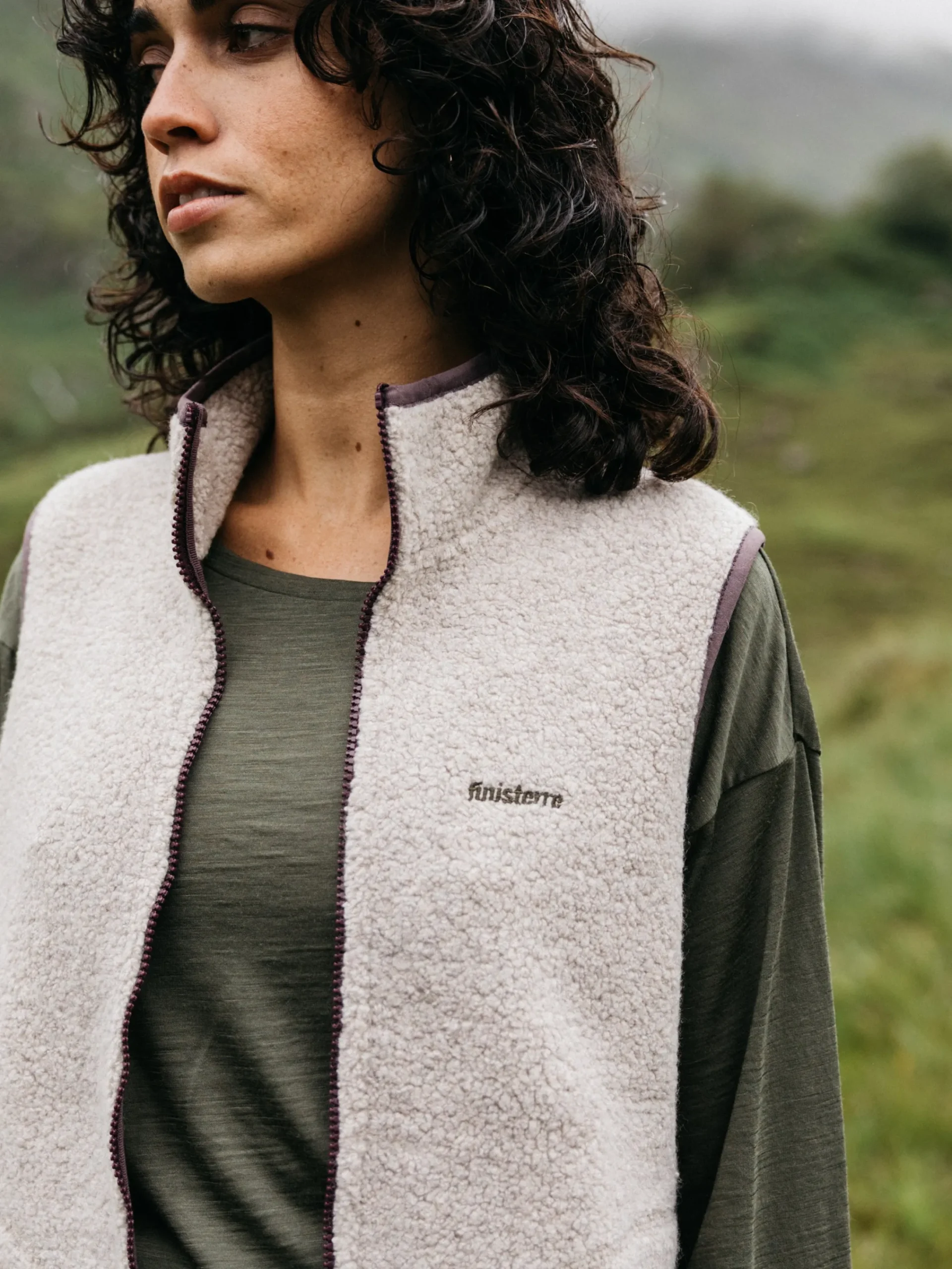 Fashion Finisterre Women's Hegen Wool Fleece Vest Oatmeal