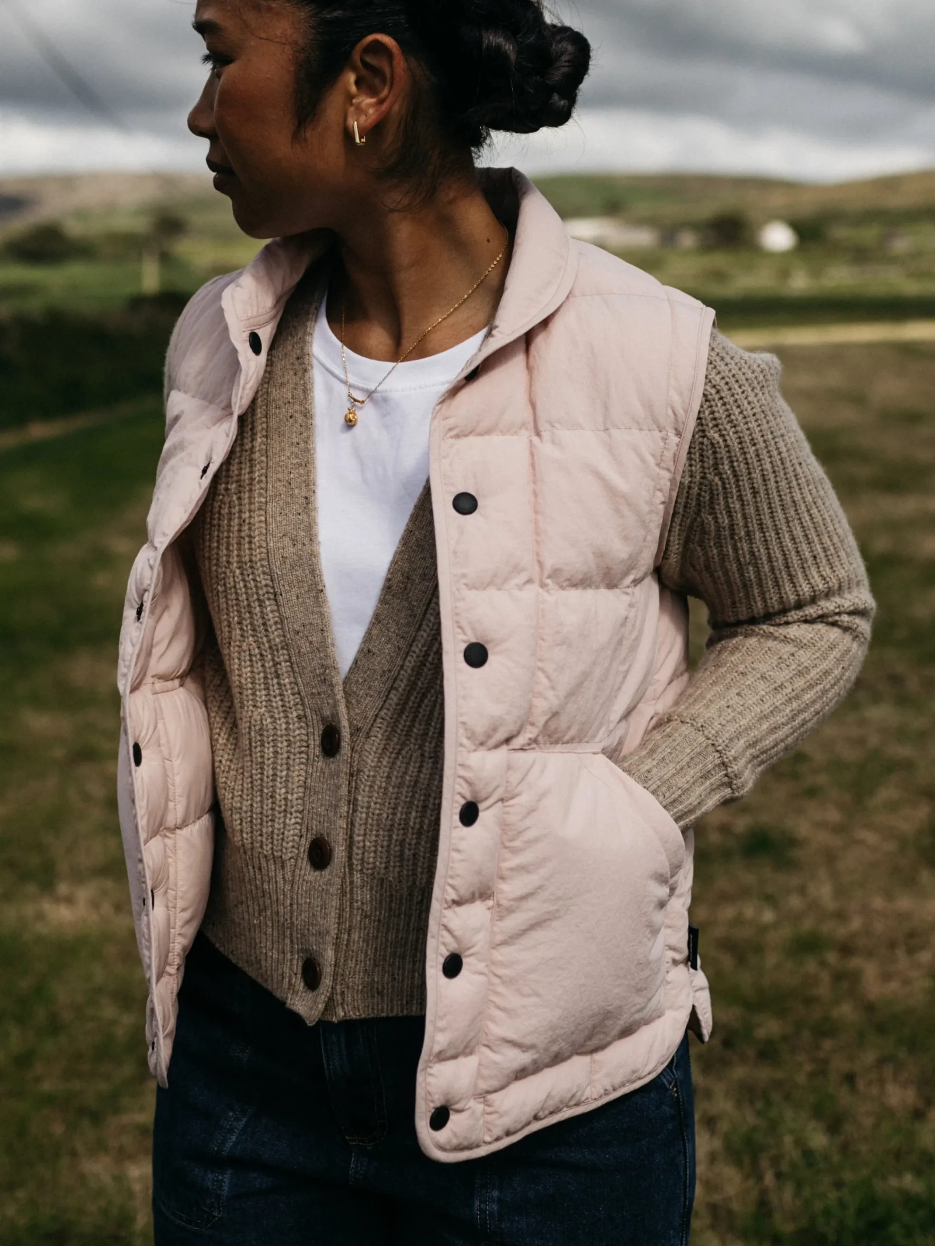 Store Finisterre Women's Lapwing Insulated Vest PinkSmoke
