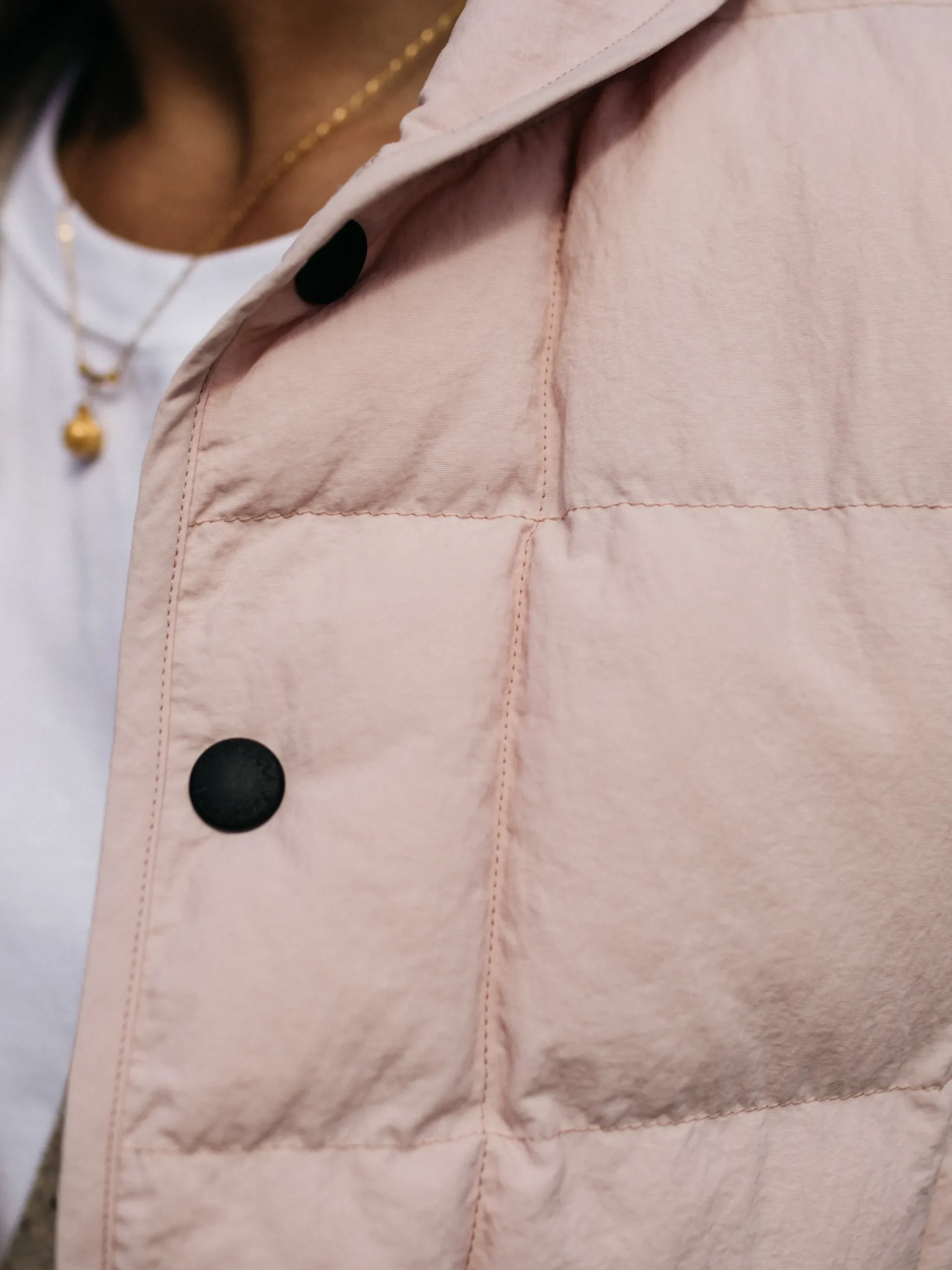 Store Finisterre Women's Lapwing Insulated Vest PinkSmoke