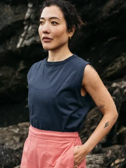 Best Sale Finisterre Women's Meskel Vest Navy