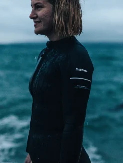 Outlet Finisterre Women's Nieuwland 2mm Yulex® Long Sleeve Top Black