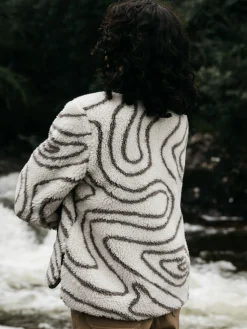 Store Finisterre Women's Orsik Fleece Printed Jacket ContourPrint