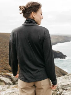 Sale Finisterre Women's Seeker Merino High Neck T-Shirt Raven