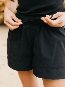 Outlet Finisterre Women's Walker Hybrid Shorts Black